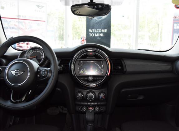 MINI 2016款 1.5T COOPER 五门版 中控类   中控台