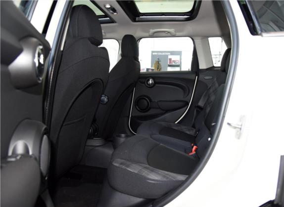 MINI 2016款 1.5T COOPER 五门版 车厢座椅   后排空间