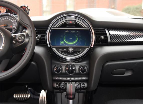 MINI 2016款 2.0T COOPER S 表现派 五门版 中控类   中控台