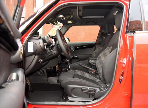 MINI 2016款 2.0T COOPER S 表现派 五门版 车厢座椅   前排空间