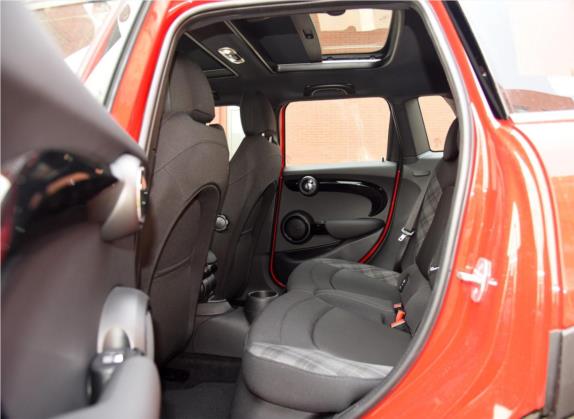MINI 2016款 2.0T COOPER S 表现派 五门版 车厢座椅   后排空间