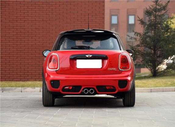 MINI 2016款 2.0T COOPER S 表现派 五门版 外观   正后