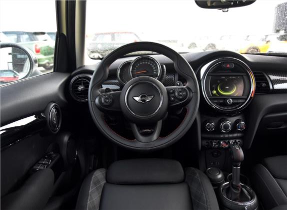 MINI 2016款 2.0T COOPER S 五门版 中控类   驾驶位