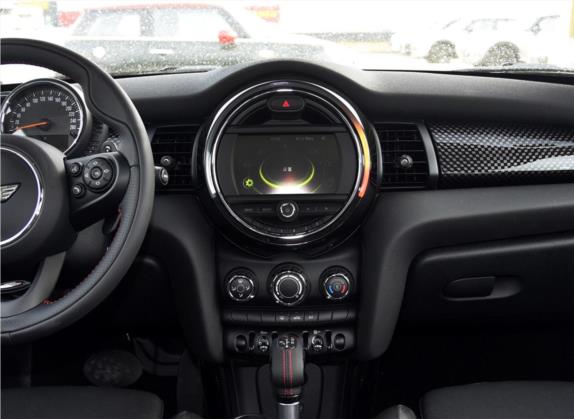 MINI 2016款 2.0T COOPER S 五门版 中控类   中控台