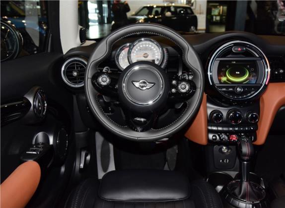 MINI 2016款 2.0T COOPER S SEVEN 中控类   驾驶位