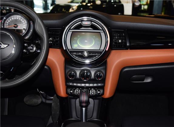 MINI 2016款 2.0T COOPER S SEVEN 中控类   中控台