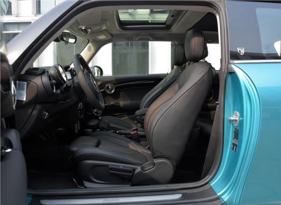 MINI 2017款 1.5T COOPER 加勒比蓝限量版 车厢座椅   前排空间