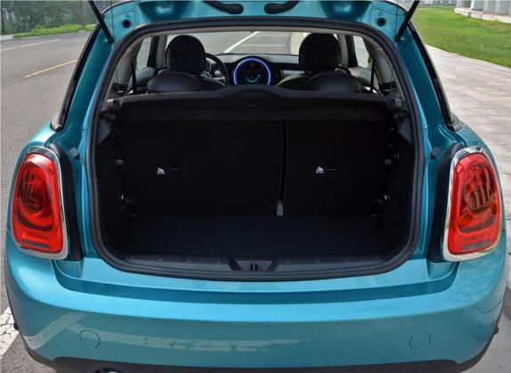 MINI 2017款 1.5T COOPER 加勒比蓝限量版 车厢座椅   后备厢