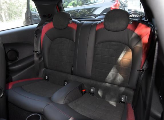 MINI 2017款 2.0T COOPER S 赛车控 车厢座椅   后排空间