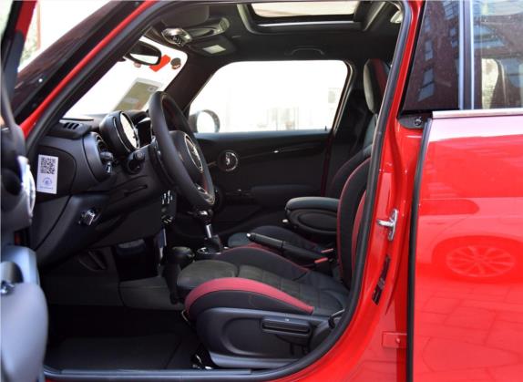 MINI 2017款 2.0T COOPER S 赛车控 五门版 车厢座椅   前排空间