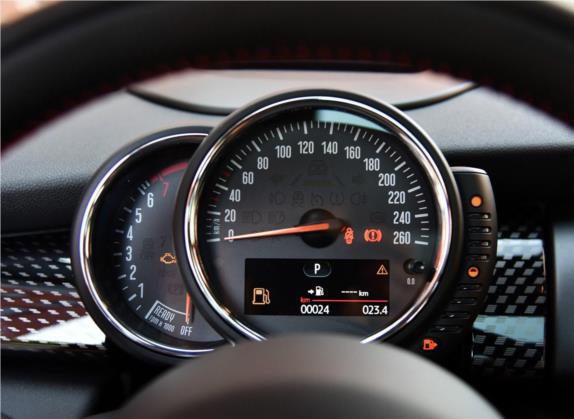 MINI 2017款 2.0T COOPER S 赛车控 五门版 中控类   仪表盘