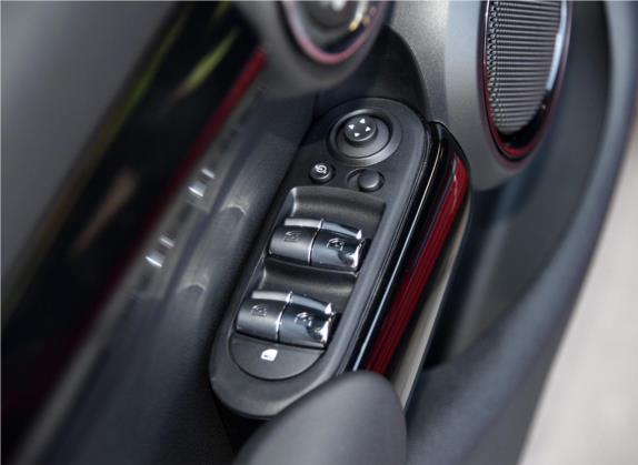 MINI 2017款 2.0T COOPER S 赛车控 五门版 车厢座椅   门窗控制
