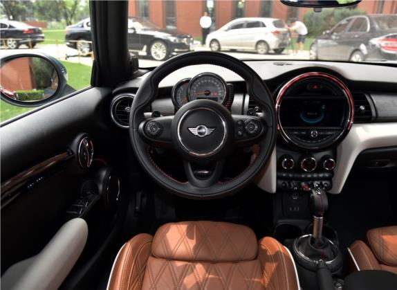 MINI 2017款 2.0T COOPER S CABRIO 自由派 中控类   驾驶位