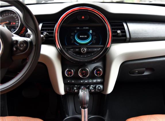MINI 2017款 2.0T COOPER S CABRIO 自由派 中控类   中控台