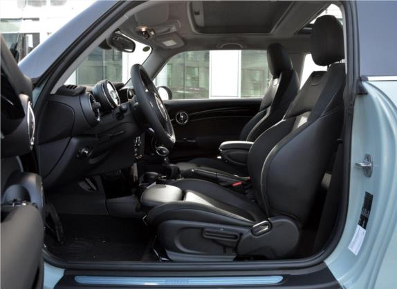 MINI 2017款 1.5T COOPER 冰蓝色限量版 车厢座椅   前排空间