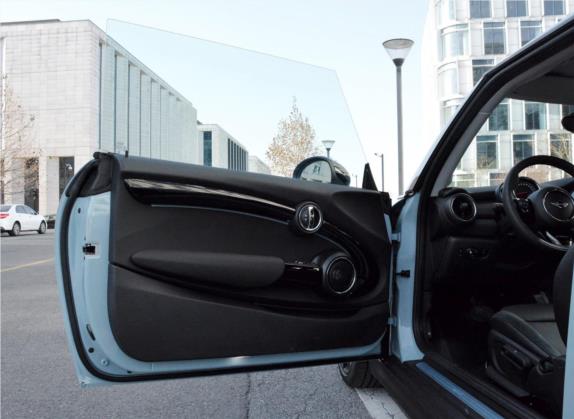 MINI 2017款 1.5T COOPER 冰蓝色限量版 车厢座椅   前门板
