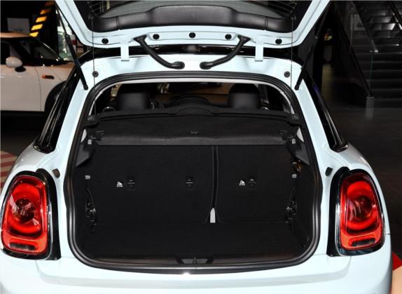MINI 2017款 1.5T COOPER 冰蓝色限量版 五门版 车厢座椅   后备厢