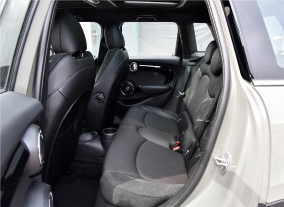 MINI 2018款 2.0T COOPER S 赛车手 五门版 车厢座椅   后排空间