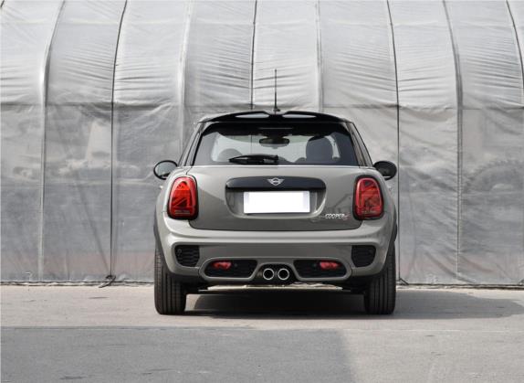 MINI 2018款 2.0T COOPER S 赛车手 五门版 外观   正后