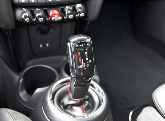 MINI 2018款 2.0T COOPER S 赛车手 五门版 中控类   挡把