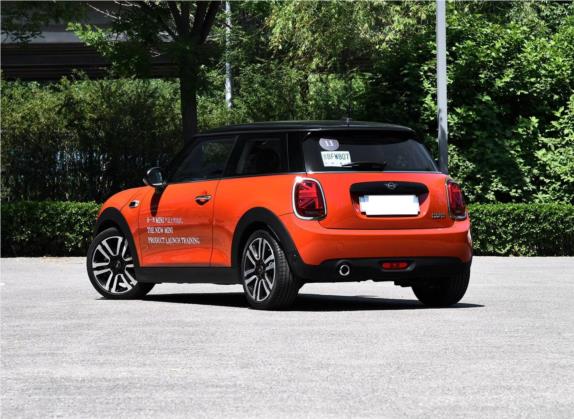 MINI 2018款 1.5T COOPER 艺术家 外观   斜后