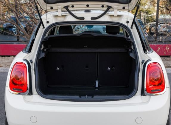 MINI 2018款 1.5T ONE 五门版 车厢座椅   后备厢