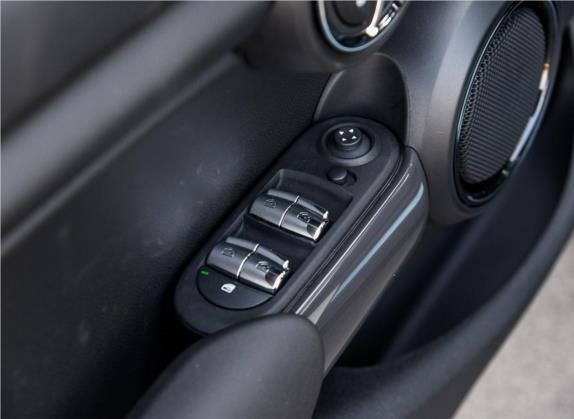 MINI 2018款 1.5T ONE 五门版 车厢座椅   门窗控制