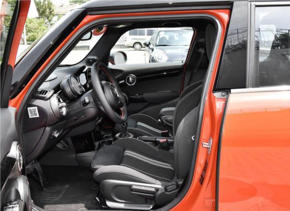 MINI 2018款 1.5T COOPER 赛车手 五门版 车厢座椅   前排空间