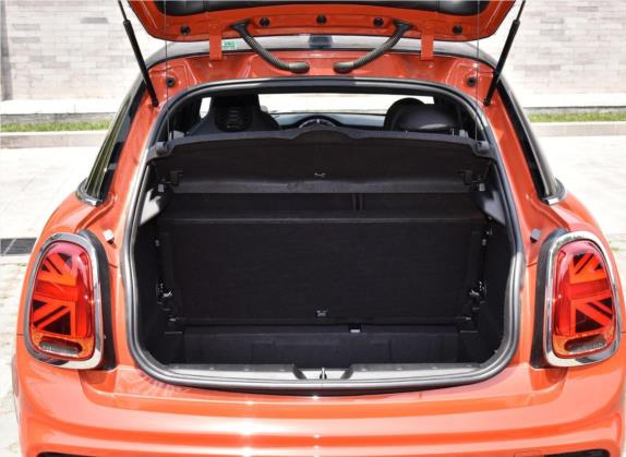 MINI 2018款 1.5T COOPER 赛车手 五门版 车厢座椅   后备厢