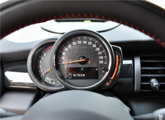 MINI 2018款 1.5T COOPER 赛车手 五门版 中控类   仪表盘