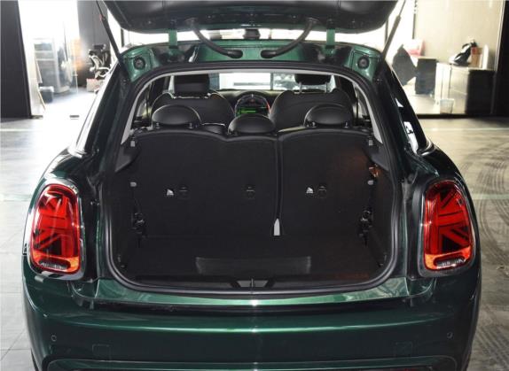 MINI 2018款 2.0T COOPER S 经典派 五门版 车厢座椅   后备厢