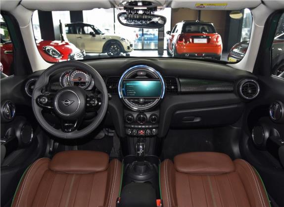 2019款 1.5T COOPER 60周年纪念版 五门版 中控类   中控全图