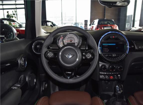2019款 1.5T COOPER 60周年纪念版 五门版 中控类   驾驶位