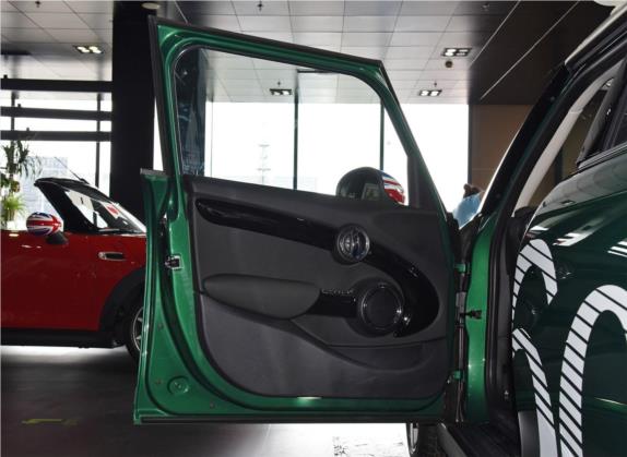 2019款 1.5T COOPER 60周年纪念版 五门版 车厢座椅   前门板