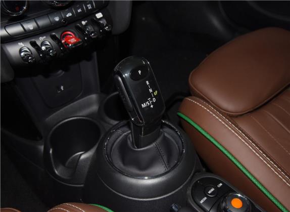 2019款 1.5T COOPER 60周年纪念版 五门版 中控类   挡把