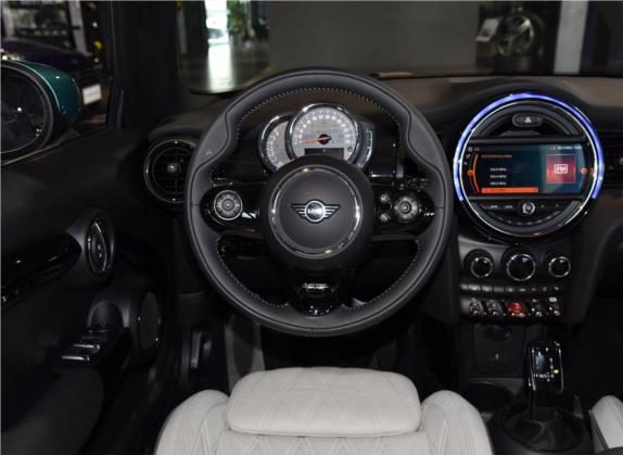 MINI 2019款 1.5T COOPER CABRIO 艺术家 中控类   驾驶位