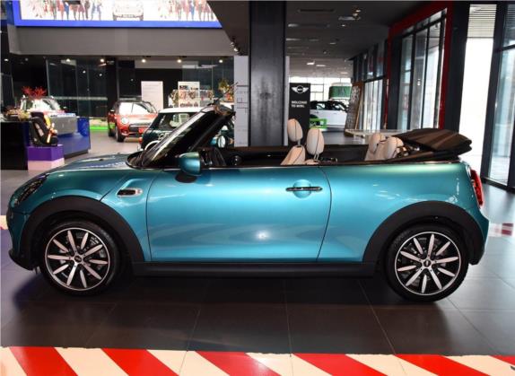 MINI 2019款 1.5T COOPER CABRIO 艺术家 外观   正侧