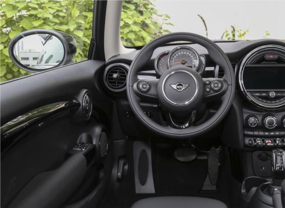 MINI 2019款 1.5T COOPER 经典派 中控类   驾驶位