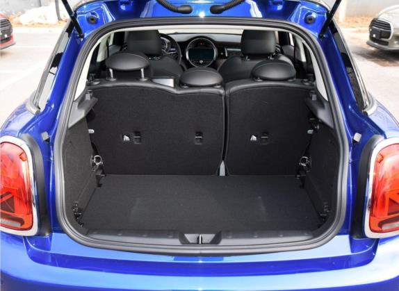 MINI 2019款 1.5T COOPER 艺术家 五门版 车厢座椅   后备厢