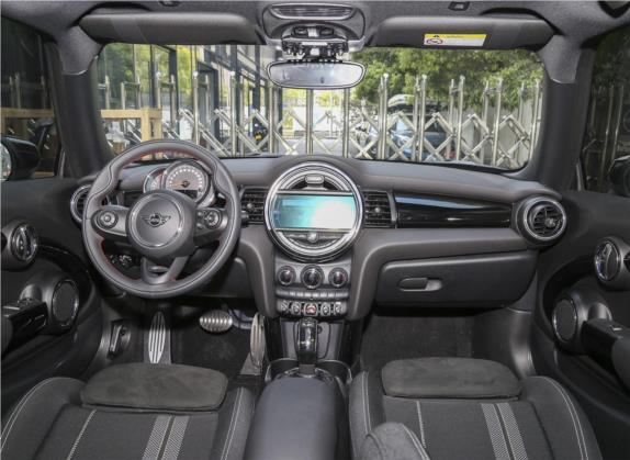 MINI 2019款 1.5T COOPER 赛车手 中控类   中控全图