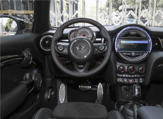 MINI 2019款 1.5T COOPER 赛车手 中控类   驾驶位