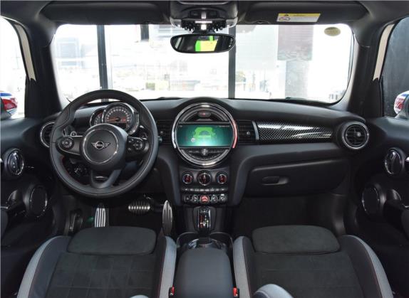 MINI 2019款 2.0T COOPER S 赛车手 五门版 中控类   中控全图