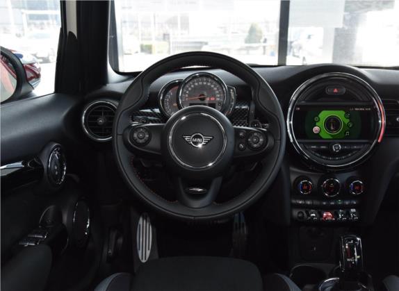 MINI 2019款 2.0T COOPER S 赛车手 五门版 中控类   驾驶位