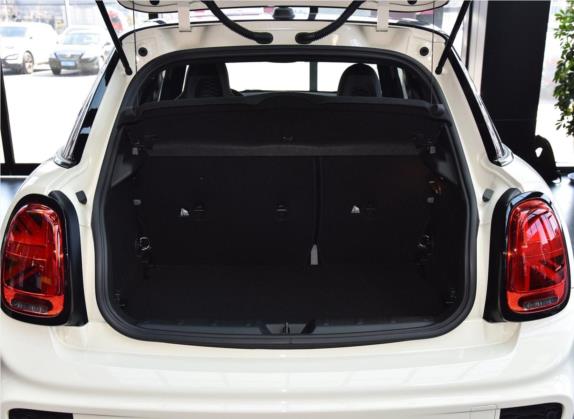 MINI 2019款 2.0T COOPER S 赛车手 五门版 车厢座椅   后备厢