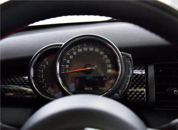MINI 2019款 2.0T COOPER S 赛车手 五门版 中控类   仪表盘