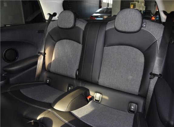 MINI 2020款 1.5T COOPER 经典派 三门绝色版 车厢座椅   后排空间
