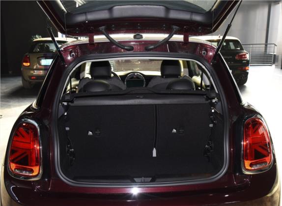 MINI 2020款 1.5T COOPER 经典派 三门绝色版 车厢座椅   后备厢