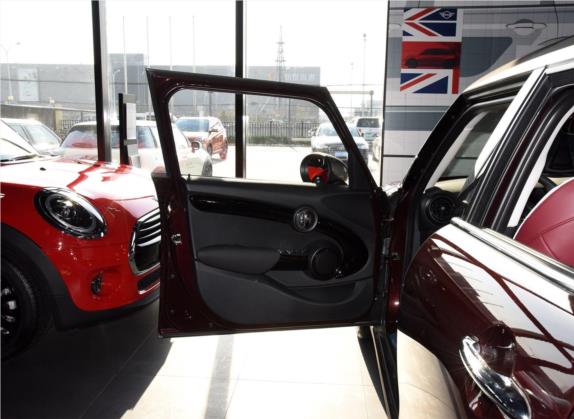 MINI 2020款 1.5T COOPER 经典派 五门绝色版 车厢座椅   前门板