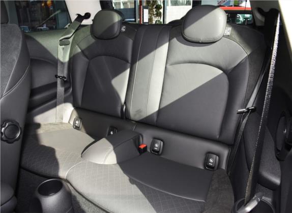MINI 2020款 2.0T COOPER S 经典派 三门绝色版 车厢座椅   后排空间
