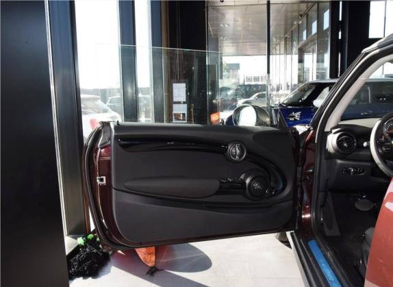MINI 2020款 2.0T COOPER S 经典派 三门绝色版 车厢座椅   前门板